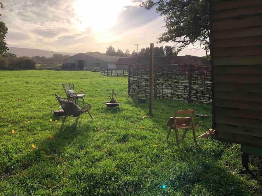 فيلا Aspen Leaves: The Perfect Farm Retreat Graffham المظهر الخارجي الصورة